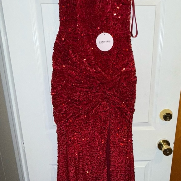 Classy mermaid prom dress 👗 - Picture 8 of 9